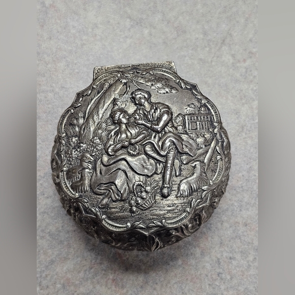 Vintage Japan Courting Couple Jewelry Trinket Box Silver Toned Red Fabric Lining - Picture 1 of 12